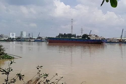 Đồng Nai: Tàu chở hàng vi phạm khoảng cách an toàn dẫn tới sự cố phóng điện