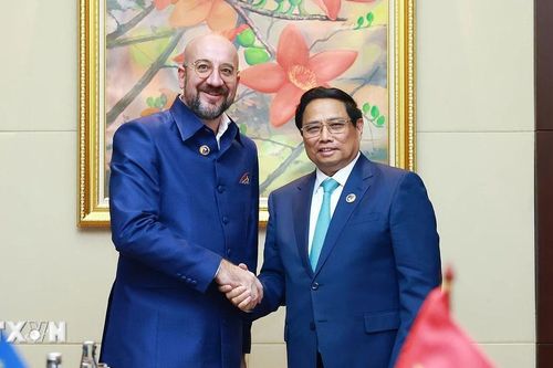 Thủ tướng Phạm Minh Chính gặp Chủ tịch Hội đồng châu Âu Charles Michel