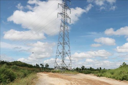 Chồng lấn vị trí xây dựng ở Đắk Lắk: Vẫn chưa thể di dời trụ điện