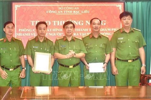 Khen thưởng lực lượng phá nhanh vụ án 'Giết người'