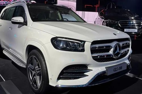 Mercedes-Benz khai mạc triển lãm riêng tại Hà Nội, ra mắt xe điện Maybach EQS 680