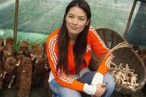 Nữ người mẫu giàu sụ, tài sản 24.000 tỷ đồng hậu ly hôn chồng vì bị 'cắm sừng'