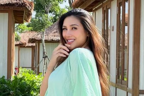 Võ Hoàng Yến khoe cận mặt con gái đầu lòng