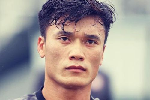 Cảnh vất vả và nỗi đau của thủ môn Bùi Tiến Dũng