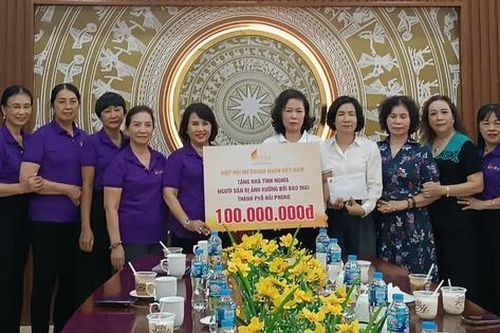 Hiệp hội Nữ Doanh nhân Việt Nam trao tặng 7 mái ấm và hàng trăm suất quà cho phụ nữ có hoàn cảnh khó khăn
