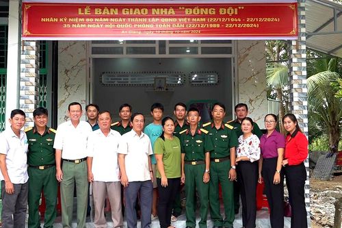 Thoại Sơn bàn giao nhà Đồng đội cho quân nhân chuyên nghiệp