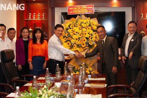 Lãnh đạo thành phố thăm các doanh nghiệp nhân ngày Doanh nhân Việt Nam
