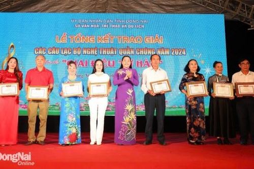 Câu lạc bộ Văn nghệ Hương Sen giành giải nhất Hội thi các Câu lạc bộ nghệ thuật quần chúng năm 2024