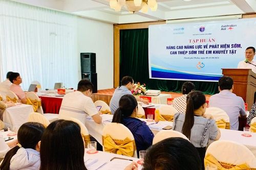 Nâng cao năng lực về phát hiện, can thiệp sớm trẻ em khuyết tật cho 54 nhân viên y tế Gia Lai