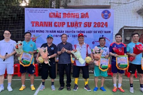 Giải bóng đá mini chào mừng Ngày truyền thống Luật sư Việt Nam