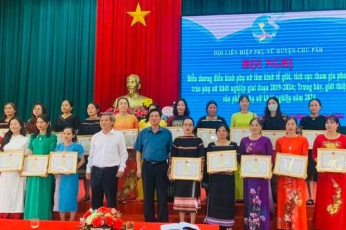 Chư Păh biểu dương 24 điển hình phụ nữ làm kinh tế giỏi
