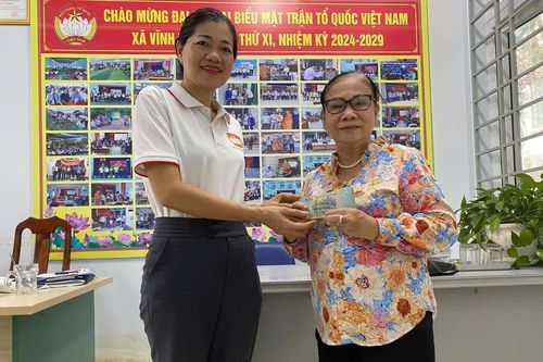 UBMTTQ Việt Nam xã Vĩnh Lương tiếp nhận 218 triệu đồng ủng hộ đồng bào miền Bắc thiệt hại do bão