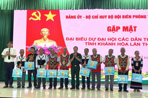Bộ đội Biên phòng tỉnh Khánh Hòa: Bộ đội Biên phòng tỉnh gặp mặt đại biểu dự Đại hội đại biểu các dân tộc thiểu số tỉnh