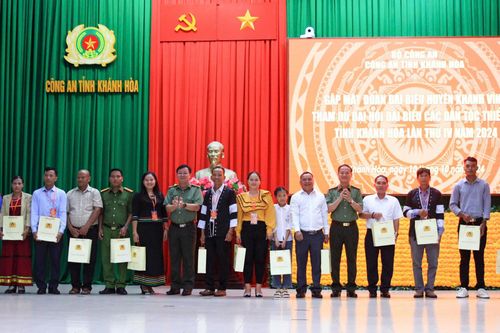 Công an tỉnh gặp mặt đoàn đại biểu các dân tộc thiểu số huyện Khánh Vĩnh