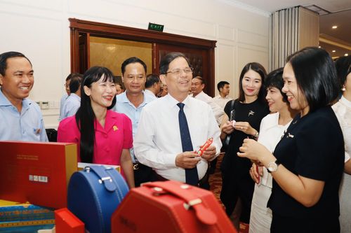 KỶ NIỆM 20 NĂM NGÀY DOANH NHÂN VIỆT NAM (13-10-2004 - 13-10-2024): Doanh nhân, doanh nghiệp - đồng hành vì sự phát triển