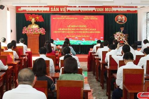 Khai giảng lớp bồi dưỡng ngạch chuyên viên cao cấp và tương đương khóa 39