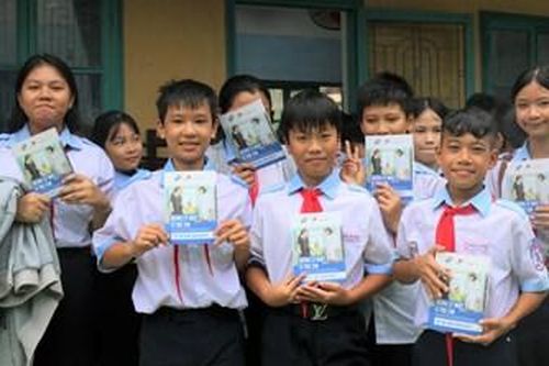 Khám mắt và đo khúc xạ miễn phí cho 4.500 học sinh