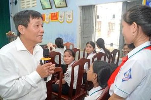 Truyền thông về sức khỏe sinh sản vị thành niên cho 1.000 học sinh