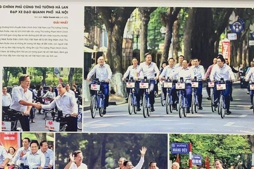 Ngắm nhìn 'Hà Nội phát triển - đổi mới - hội nhập'