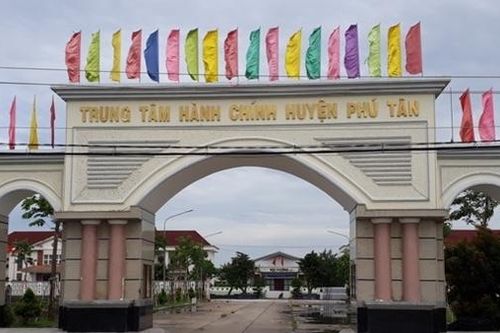 Khởi tố Chánh văn phòng UBND huyện ở Cà Mau