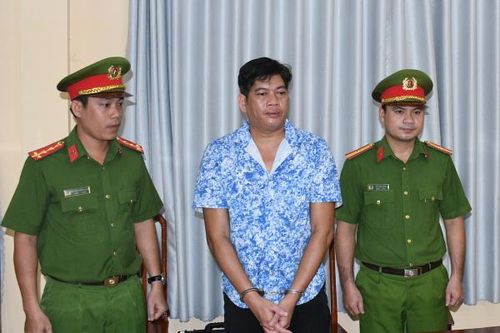 Nhậu nhẹt rồi đánh người, xúc phạm cán bộ Công an phường