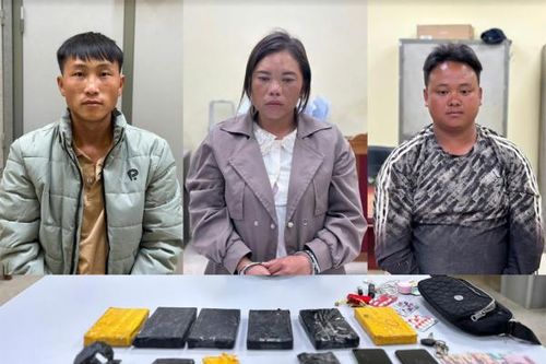 'Cõng' thuê ma túy, 3 đối tượng đưa tay vào còng