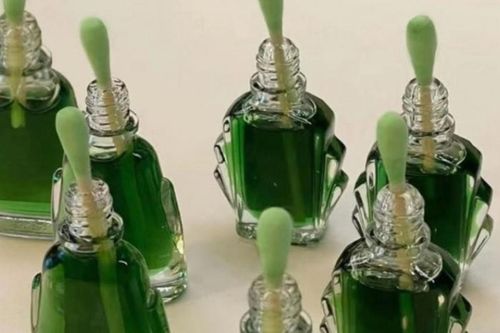 Cắm bông tăm vào lọ dầu gió có tác dụng gì?