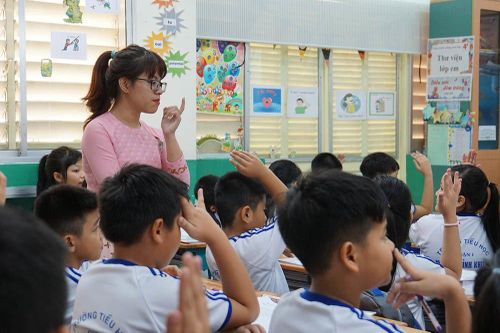 Đề xuất miễn học phí với con giáo viên, các ngành nghề khác thì sao?