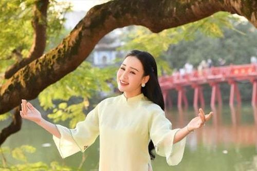'Sao Mai' Khánh Ly kể về 'Hà Nội những ngày tháng cũ' trong MV mới