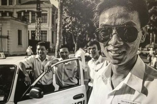 Độc đáo 86 bức ảnh đen trắng về Hà Nội giai đoạn 1992-2012