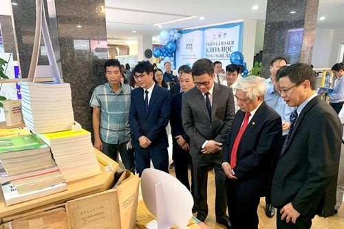 Triển lãm Sách khoa học và công nghệ mở cửa đến hết 12-10