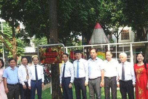 Cầu Giấy gắn biển 9 công trình 'Dân vận khéo'