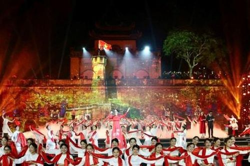 Thiêng liêng, tự hào 'Hà Nội - Bản hùng ca phố'