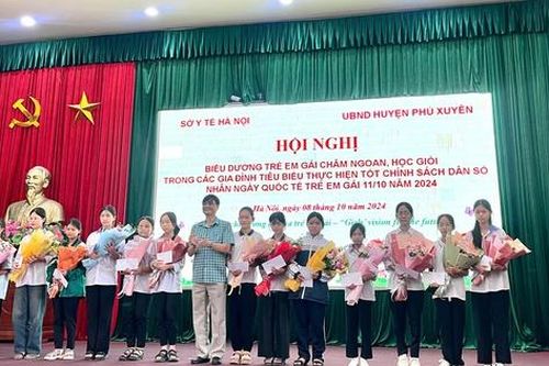Hà Nội biểu dương trẻ em gái trong các gia đình tiêu biểu thực hiện tốt chính sách dân số
