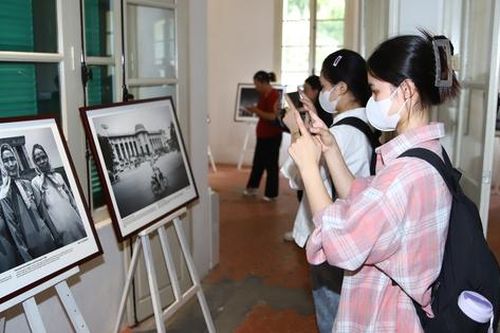 Hà Nội xưa cũ được tái hiện qua những bức ảnh đen trắng