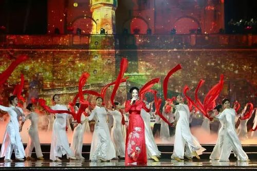 Xúc động chương trình nghệ thuật 'Hà Nội - Bản hùng ca phố'