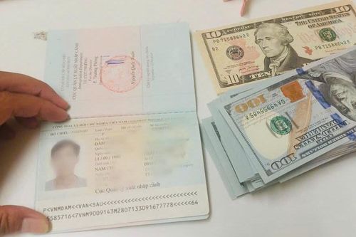 Nam hành khách từ Hàn Quốc về đến Nội Bài bỏ quên hơn 15.000 USD ở sân bay