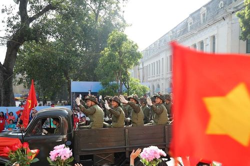 Không thể nói trời không trong hơn