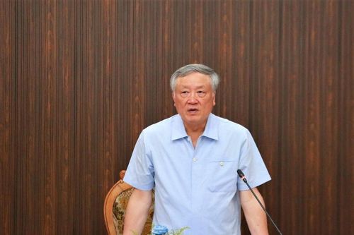 Phó Thủ tướng Thường trực Nguyễn Hòa Bình làm việc với 5 tỉnh miền Trung về đẩy mạnh vốn đầu tư công