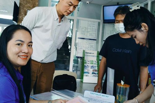 Người dân thực hiện hồ sơ thủ tục đất đai trả kết quả trong ngày