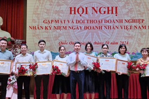 Quốc Oai gặp mặt, tôn vinh doanh nghiệp tiêu biểu trên địa bàn
