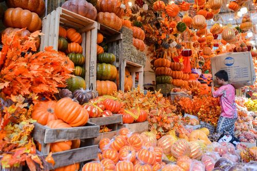 Phố Hàng Mã khác lạ trước Lễ Halloween