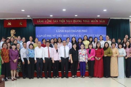 Lãnh đạo Thành phố Hồ Chí Minh đối thoại với cán bộ, hội viên phụ nữ tiêu biểu