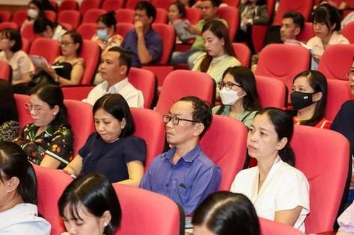 Sinh viên góp tiếng nói trong việc đưa tiếng Anh trở thành ngôn ngữ thứ hai trong trường học