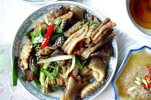 Những món đặc sản ở Đồng Tháp: Lạ miệng với tắc kè xào lăn