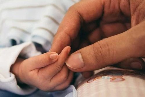 Bé gái ở Phú Thọ chào đời nặng 5kg