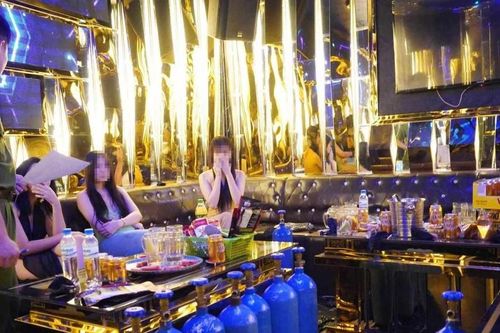 Giải cứu hàng chục cô gái trẻ bị 'ép' tiếp khách trong quán karaoke tại Thanh Hóa