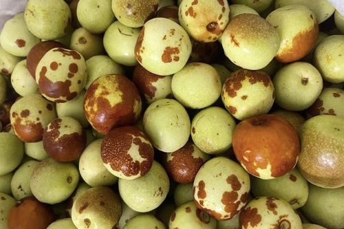 Hồng táo Trung Quốc tràn ngập chợ Việt, giá bán giảm mạnh