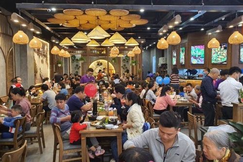 Người tiêu dùng Việt ngày càng thắt chặt chi tiêu, thách thức của ngành F&B