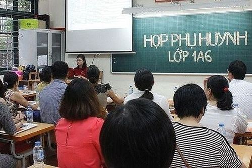 Vụ thu quỹ phụ huynh để tặng quà giáo viên, Sở GD&ĐT TP HCM 'vào cuộc' chấn chỉnh